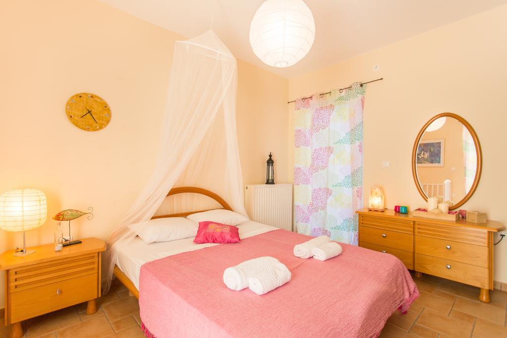 סכיניאס Marathon Beachside Villa 100M From The Beach מראה חיצוני תמונה